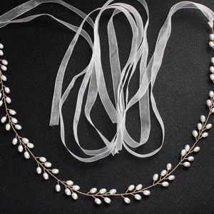 Minimalist bridal pearl sash